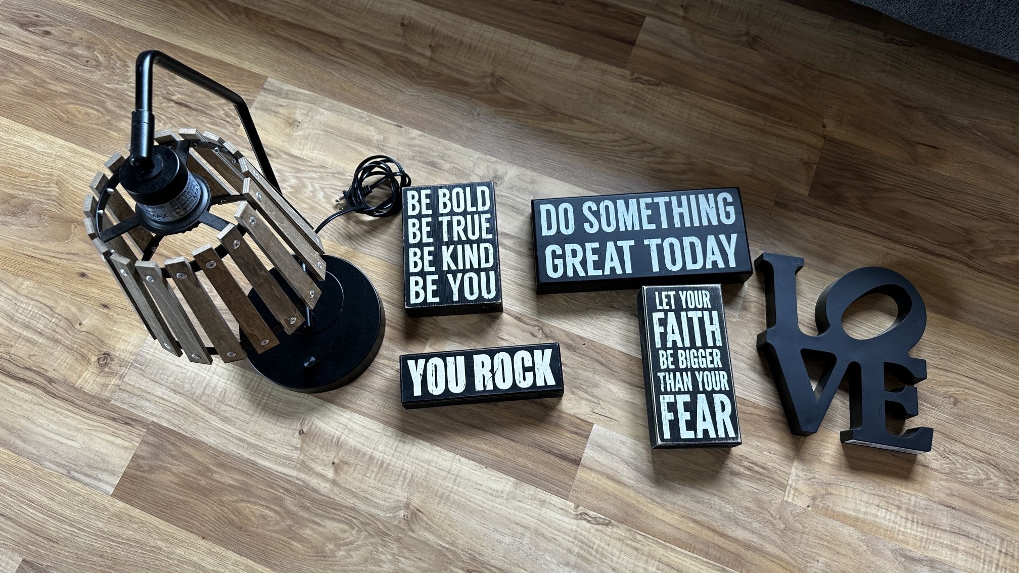 Home Décor Bundle – Lamp with USB Ports & 5 Encouraging Photo Frames