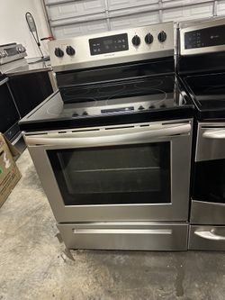 Frigidaire Stainless Smooth Top Range 