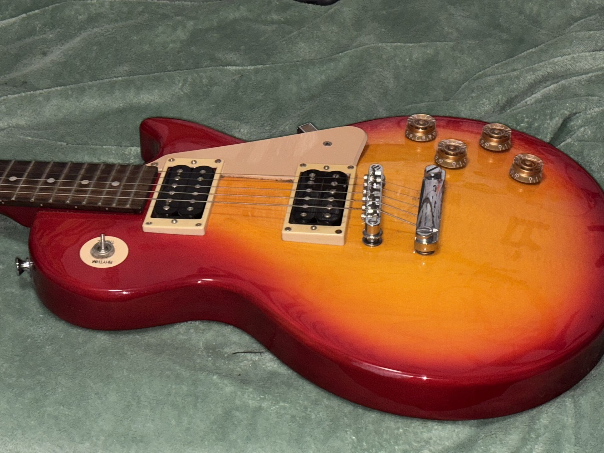 Epiphone Les Paul 100 Sun Burst!