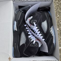 Like New Jordan 5 Metallic Black Reimagined Size 6 (Pick Up)