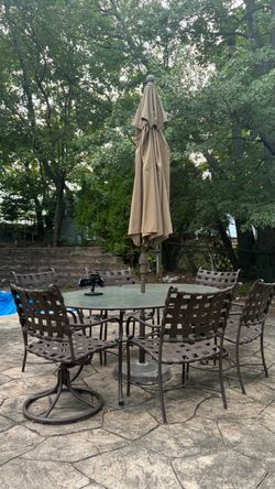 Outdoor table + chairs
