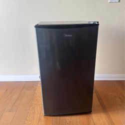 Midea Mini Fridge Like New