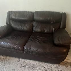  Couch For Sale Good Condition 