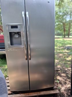Working GE Stainless Steel Side by Side Refrigerator