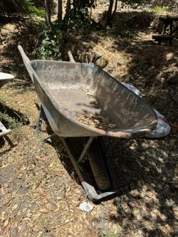 Wheel barrel Needs Wheel Pin $10