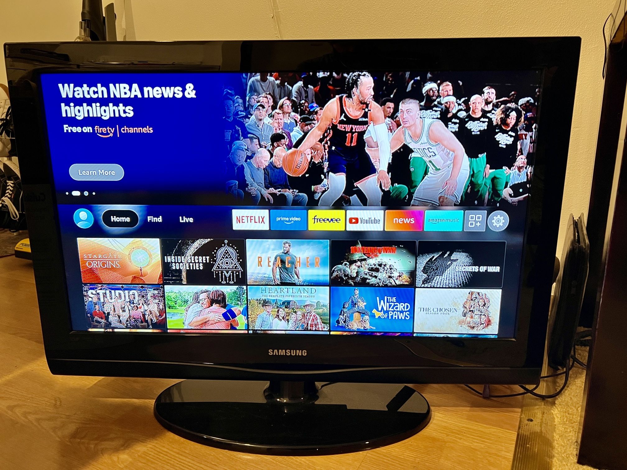 The Samsung LN32C350 32" LCD HDTV