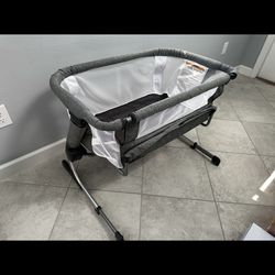 Baby Delight Bedside Bassinet / Sleeper – Clean & Great Condition