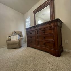 6 Drawer Dresser With Mirror Aand Marble Top (delivery Abvsilable)