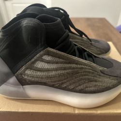Yeezy  Quantam Size 9.5