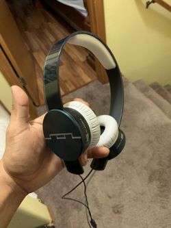 Used Sol republic headphones