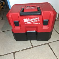 Milwaukee M12 Vacuum