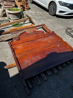 Free remnant antique wood and picket fence