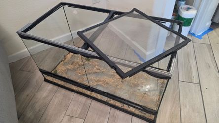 40 gallon zoo med tank.
