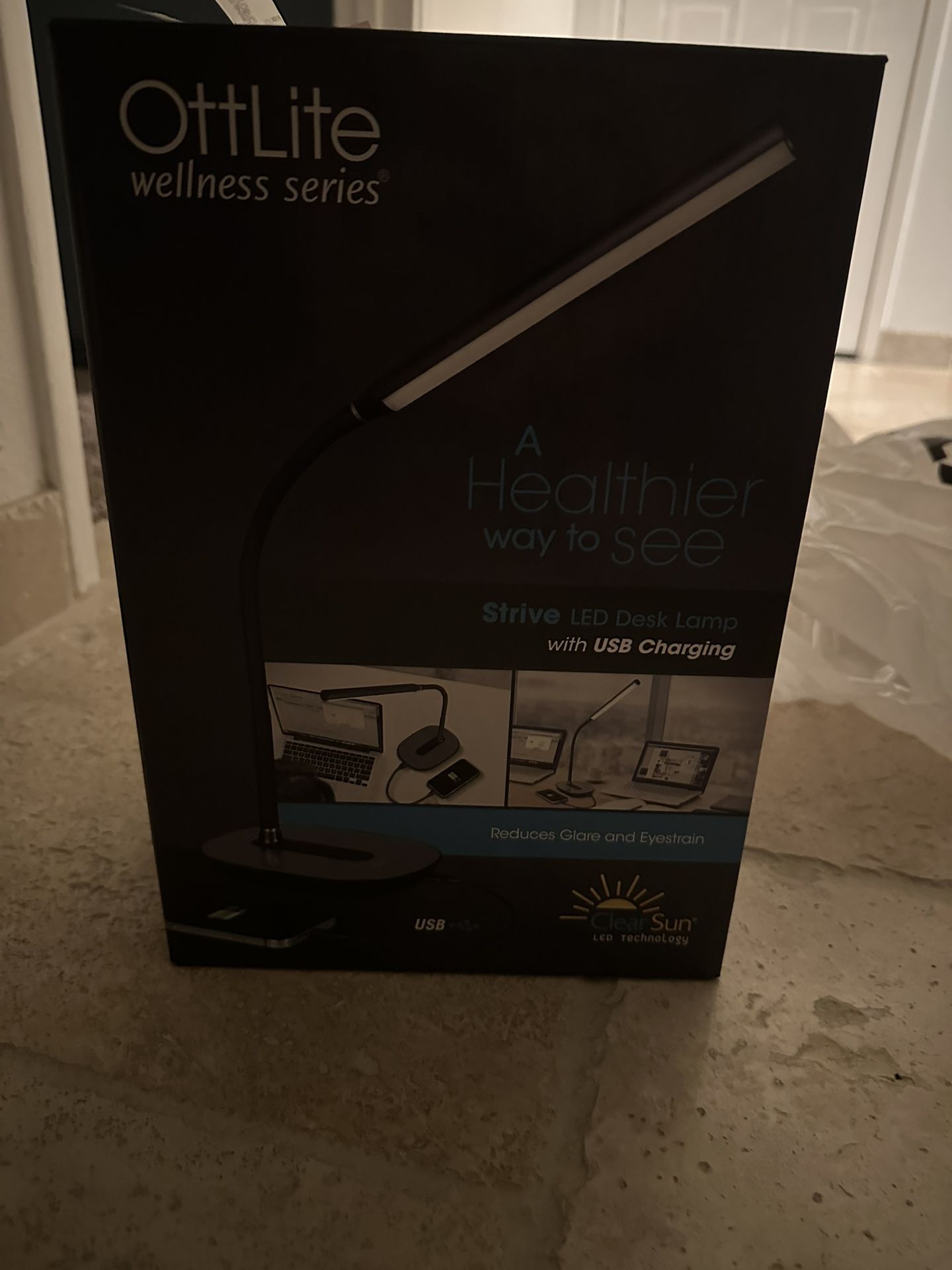 LED desk lamp With USB Charging
