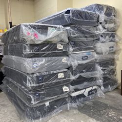 Brand Name Twin XL Mattress With Metal Platform 