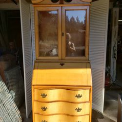 Petite  Secretary 