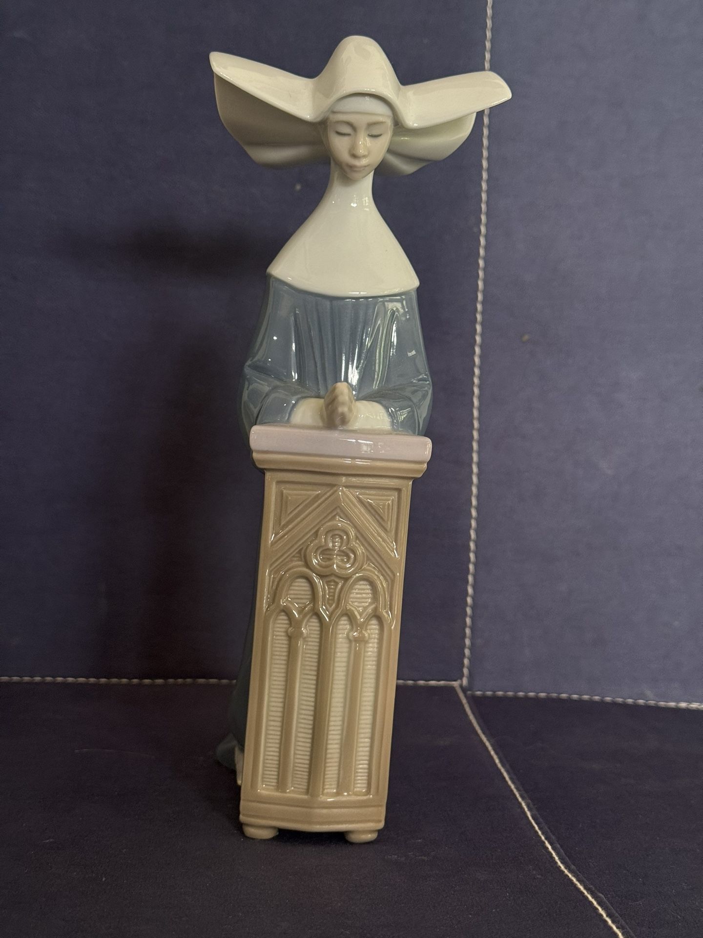 Lladro Figurine - Kneeling nun