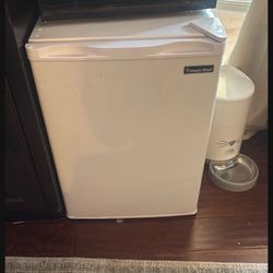Mini Fridge - $25 First Come First Serve 