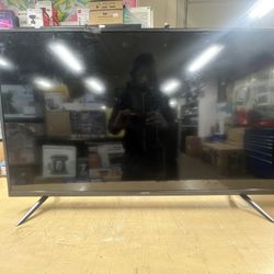 VIZIO  40” SMART TV SCREEN HAS LINES ‼️. W/ REMOTE SELING FOR $120