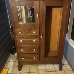 Antique Armoire. 1(contact info removed)