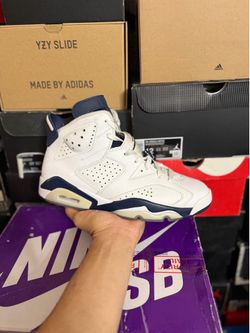 Jordan Midnight Navy 6s size 9 VNDS