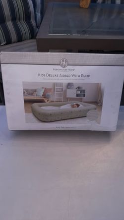 Kids deluxe air bed with pump