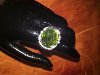 Large Statement Ring Size 8 Peridot Green Rhinestone Sz Silver Tone Artsy Jewel1-12