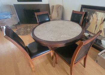 Dining Set with 4 Chairs -Excellent Condition
