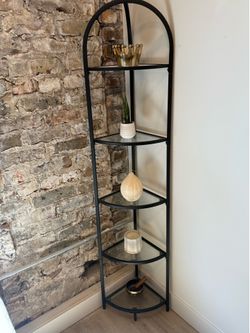 Corner bookshelf