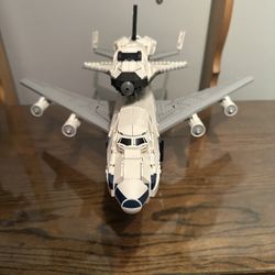 2025 NASA Space shuttle With Carrier Transport Plane Set. Selling For $150.00 Cash Comes With Original Manual  