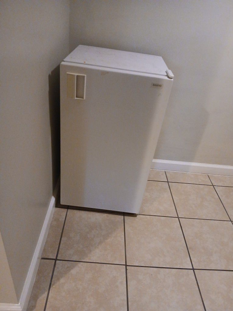 Small Sanyo Refrigerator