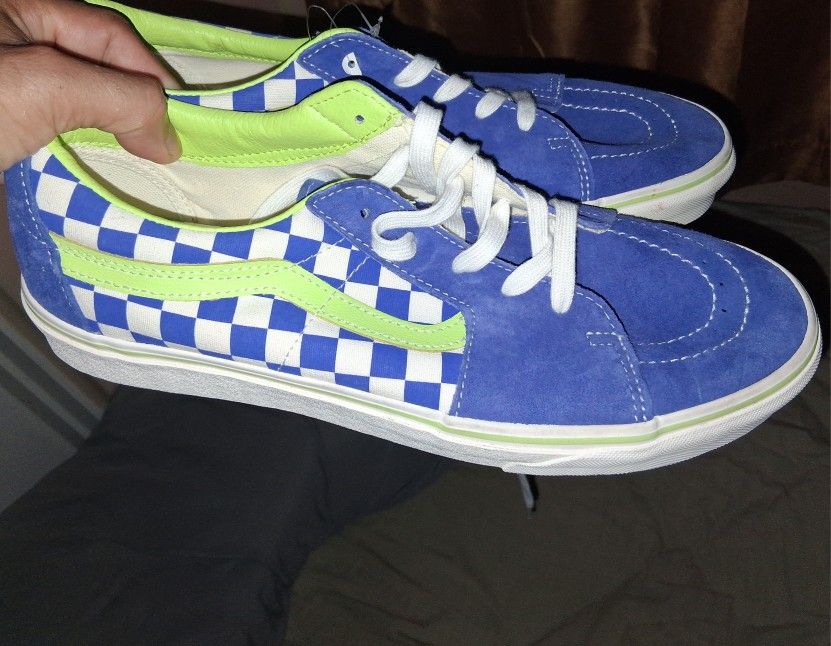 vans size 10.5 shoes 40 dollar each men hombre