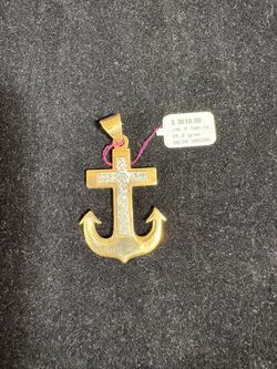 Men’s gold pendant