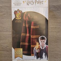 HARRY POTTER/GRYFFINDOR Scarf Knitting KIT  * Includes: yarn, knitting needles, house patch, and instructions *