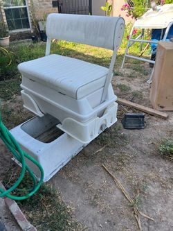 Boat Seat with Built-In Cooler Base