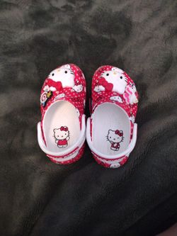 Kids Size 7 Hello Kitty Crocs In Very Good Condition 