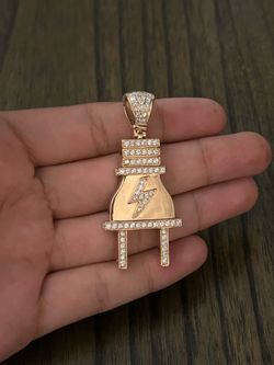 10k gold pendant