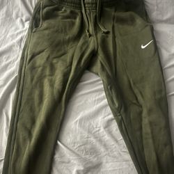  Nike: Men's Sportswear Club Fleece Pants