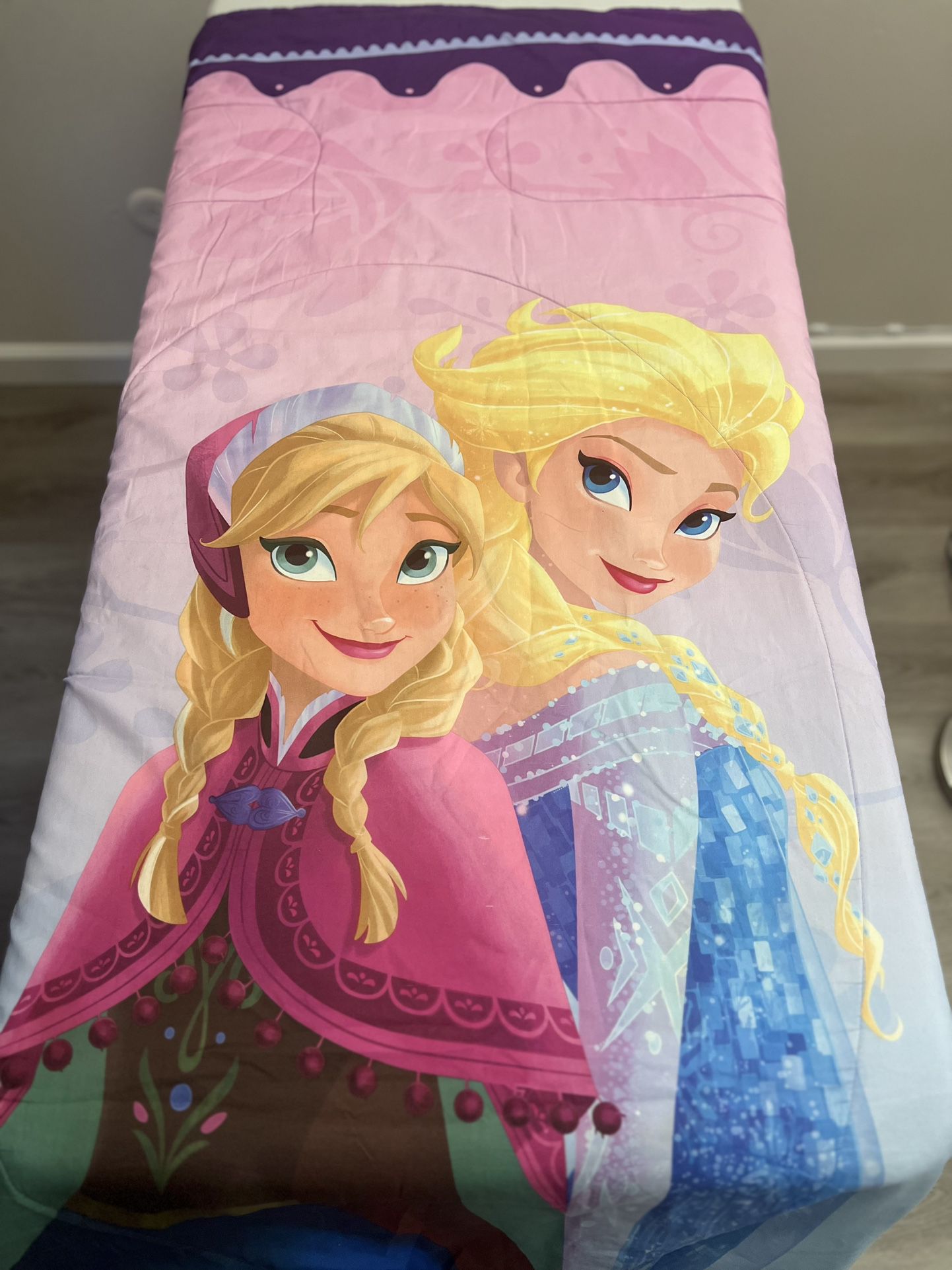 Disney’s Frozen Twin Reversible Comforter 