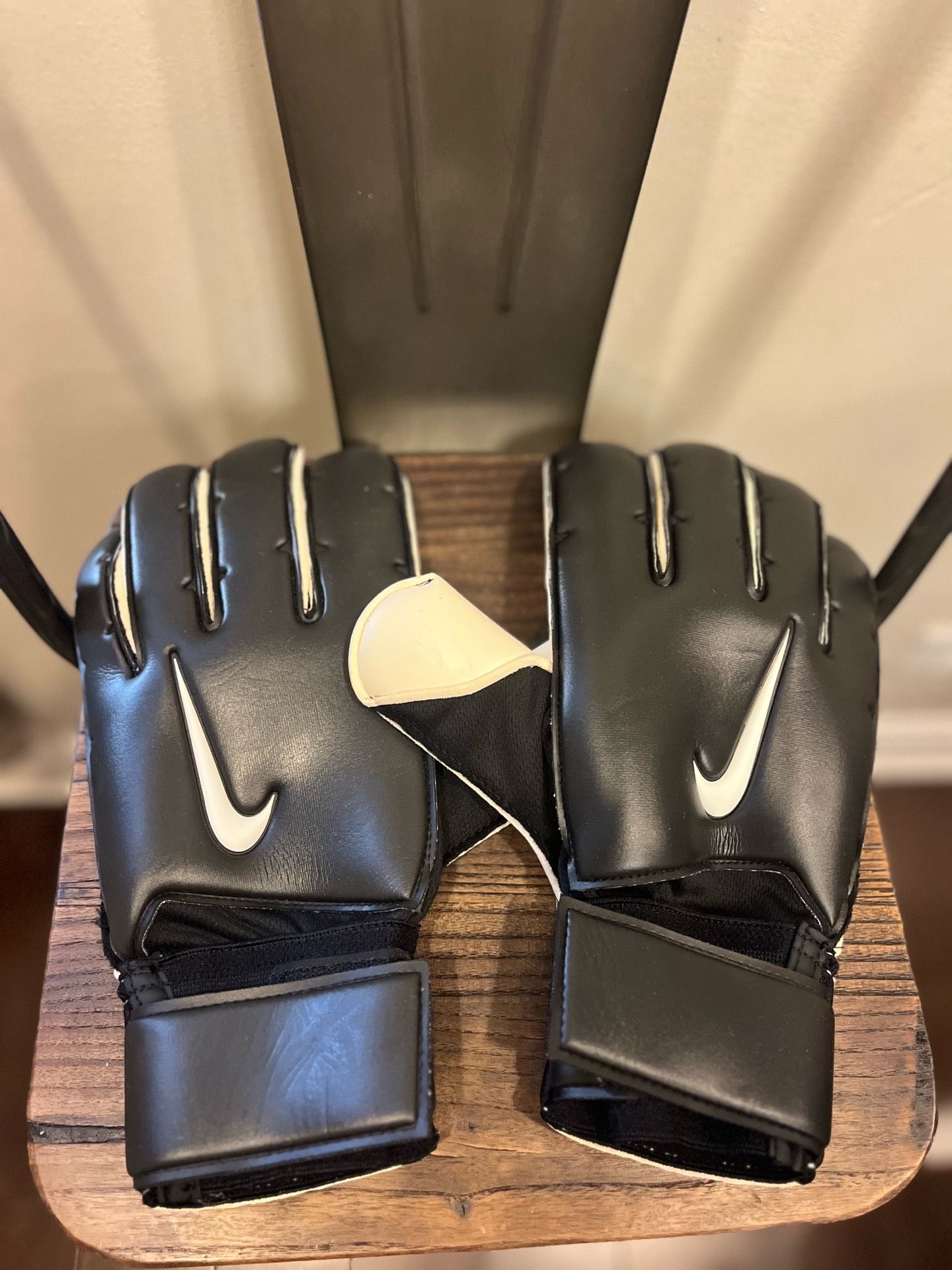 NIKE GOALKEEPER SOCCER GLOVES GUNN CUT PRO ISSUE BLACK/WHITE CK4888-010 SIZE 11