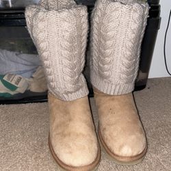 Gently Used Ugg’s With Knit Top Size 6