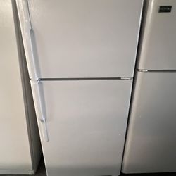 Top Freezer Refrigerator Pre Owed Clean And Working Order 
