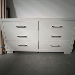 Modern 6-Drawer White Dresser