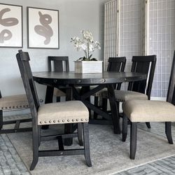 Living Spaces Jaxon Dining Table Set 
