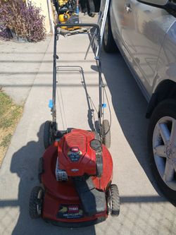 Selling A Toro Lawnmower 22 Inch Cut Self Propelled Like New Starts On First  Pull Just Had  It Serviced  Oil Air Filter  Spark Plug $260 Obo