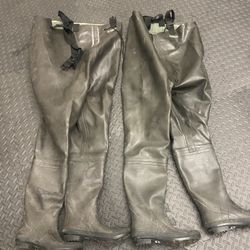 Magellan Outdoors Men's Rubber Chest Bootfoot Waders size 9 & 10