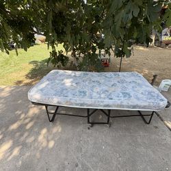 Twin size folding bed with mattress