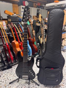 Squier Deluxe V Active Jazz 5-String Bass - Excellent condition