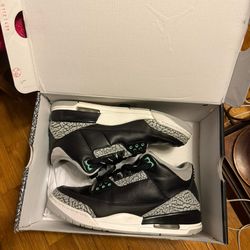 Air Jordan 3 Retro Green Glow Size 9