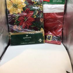 Christmas Tablecloth 🎅 & 🎅 Apron 🎄NEW🎄